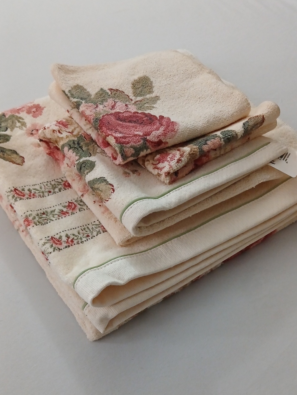 Laura Ashley Vintage Towel Set NWT